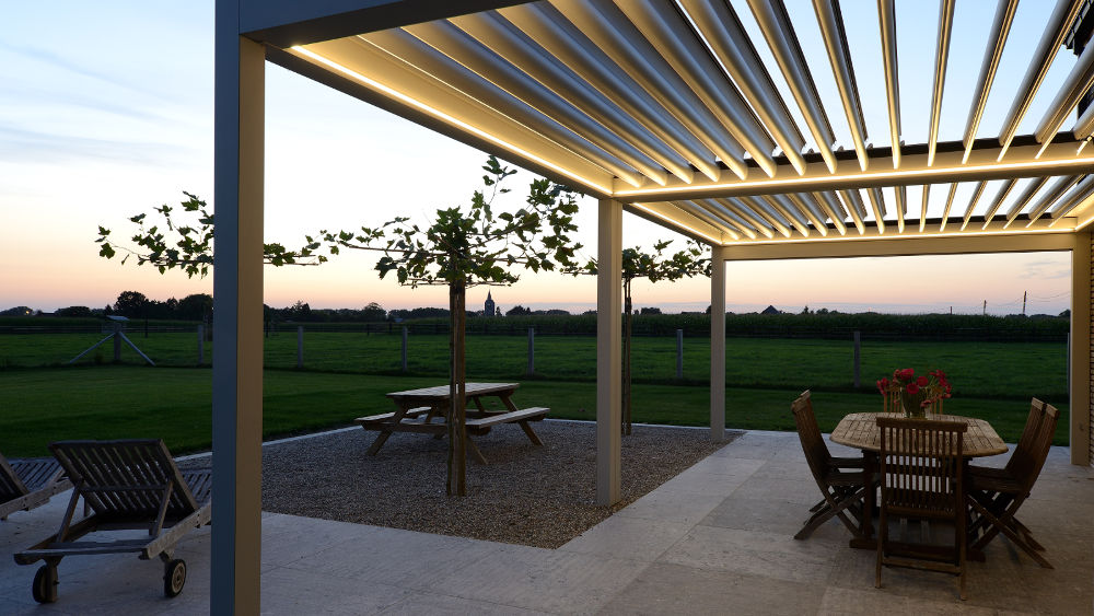 Lamellendach Pergola Terrasse abends beleuchtet für Lörrach, Freiburg, Rheinfelden, Baden (CH), Zürich (CH), Basel (CH), Dreiländereck, Schliengen, Nordschweiz