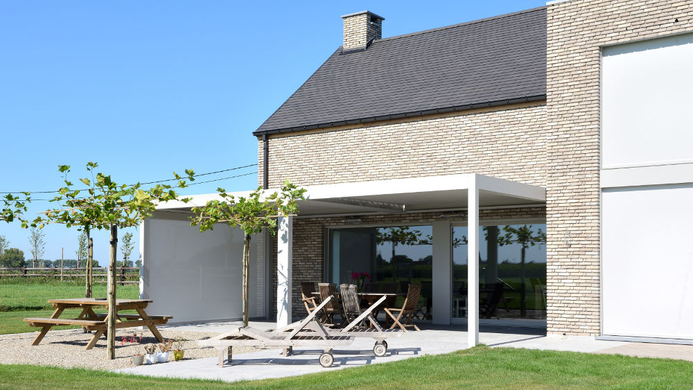 Lamellendach, Pergola auf einer Terrasse