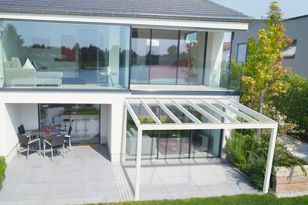 Weißes Glasdach als Terrassendach, montieren wir auch gerne bei Ihnen in Stuttgart, Stuttgart-Vaihingen, Stuttgart-West, Bad Cannstatt, Leonberg, Esslingen, Böblingen, Filderstadt, Leinfelden-Echterdingen